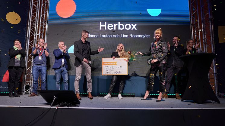 Linn Rosenqvist och Hanna Lauste från Orust kammade hem vinsten 2021 med affärsidén Herbox som handlar om att tillgängliggöra mensskydd. 