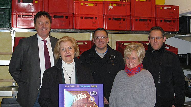 „Eine Tafel für die Tafel“ – Mondelez Deutschland überreicht Weihnachtsspende an Donauwörther Tafel