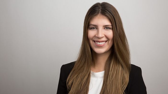 Mitten ins System: Ela Mesinovic - Werkstudentin beim BdS