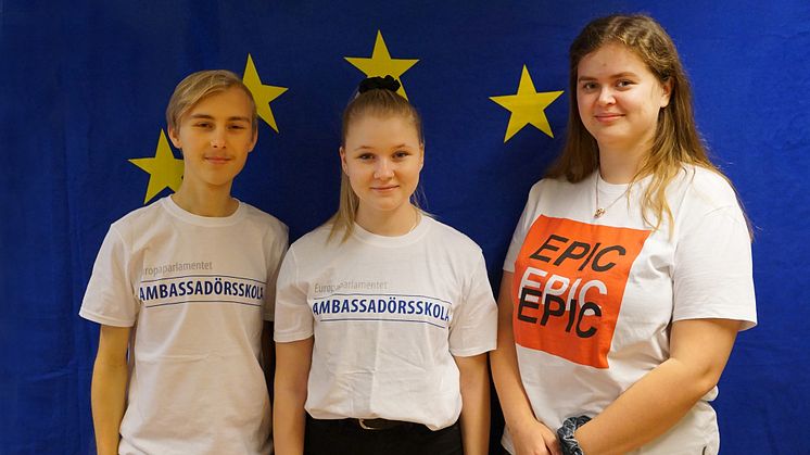 Gymnasieeleverna Emil Hallqvist, Jenna Wikblad och Elin Borg deltar i en miljökonferens i Bryssel i mars.