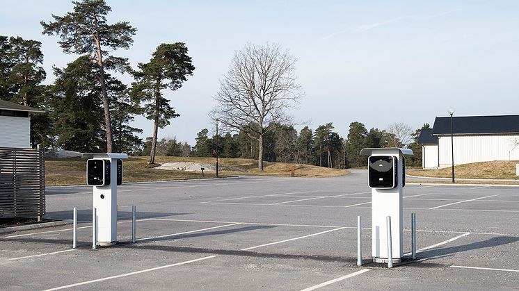 eRange Duo med Unimi fundament och påkörningsskydd