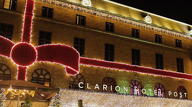 Julen invigs på Clarion Hotel® Post med den traditionsenliga rosettändningen. 