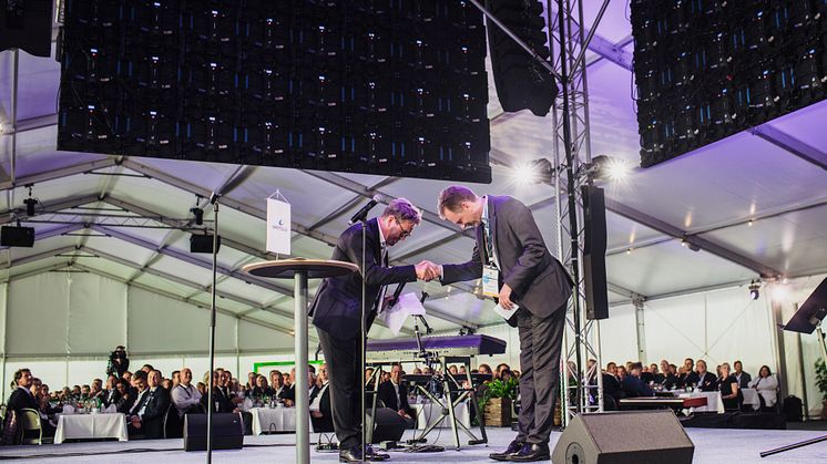 Jonas Backman, Chairman of the Donsö Foundation and Roger Holm President of Marine Business, Executive Vice President and member of the Board of Management, Wärtsilä Corporation.