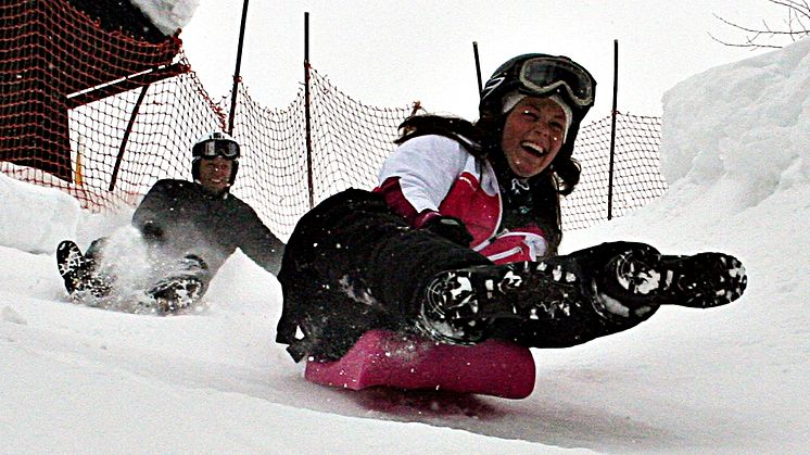 En kilometer pulkabacke! Testa Zibobs eller Scorpionracers i Kälkspåret i Åre.