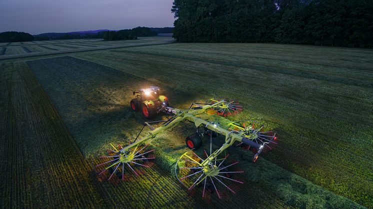 New CLAAS four-rotor swathers with working widths from 9.30 m to 15.00 m