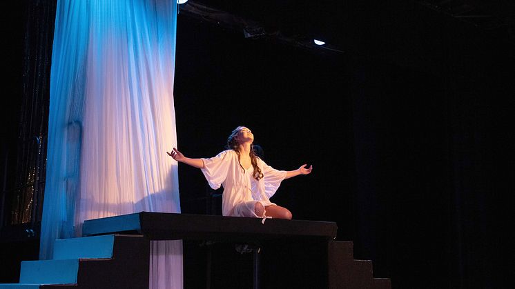 ‹Shakespeare's Night›: Julia auf dem Balkon (Foto: Laura Pfaehler)