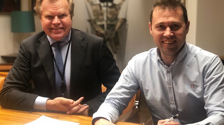Gunnar Bjørkavåg blir ny styreleder i Conta. Her med daglig leder Jan-Tore Holen. Foto: Conta 