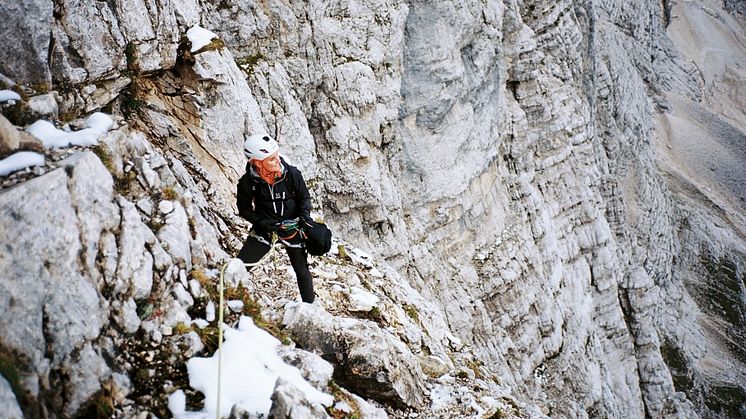 L.I.M MOUNTAIN PROOF ANORAK | LIGHTWEIGHT & HIGH-PERFORMING