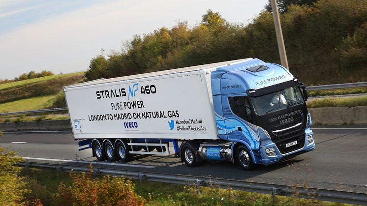 IVECO Stralis NP 460 hk fullførte den 1.728 km lange turen fra London til Madrid uten etterfylling av drivstoff og satte ny rekord.