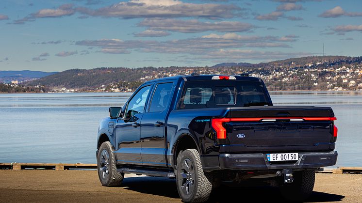 Ford F-150 Lightning Antimatter Blue Metallic 2023 (2)