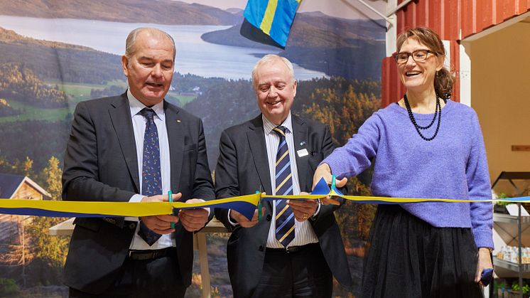 Den svenska montern på Grüne Woche invigdes av ambassadör Per Thöresson, statssekreterare Dan Ericsson och Jordbruksverkets generaldirektör Christina Nordin. Foto: Bernhard Ludewig/Jordbruksverket.