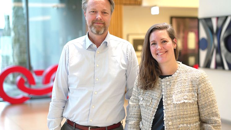 Konserndirektør Camilla Leikvoll sammen med  Jarle Holm, leder for strategi og digitale produkter i personmarkedet