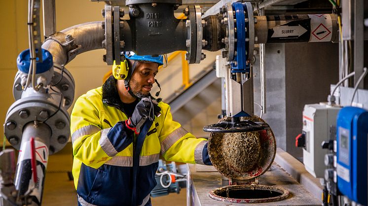 Mat- och livsmedelsavfall blir till slurry på förbehandlingsanläggningen.