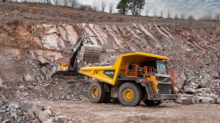Volvo R60 Tipptruck - lastning