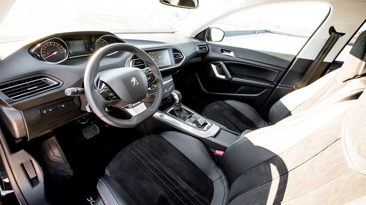Peugeot 308 er kåret som ”Årets Bedste Lille Mellemklassebil”