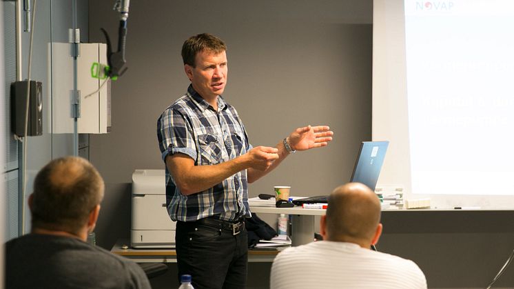 Fredrik underviser på NOVAPs F-gass kurs.