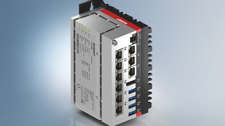Ultra-Kompakt-Industri-PC C6027 lämpar sig med ett andra platinnivå (här med sex extra Ethernet-ports) för ett mycket brett användningsområde.