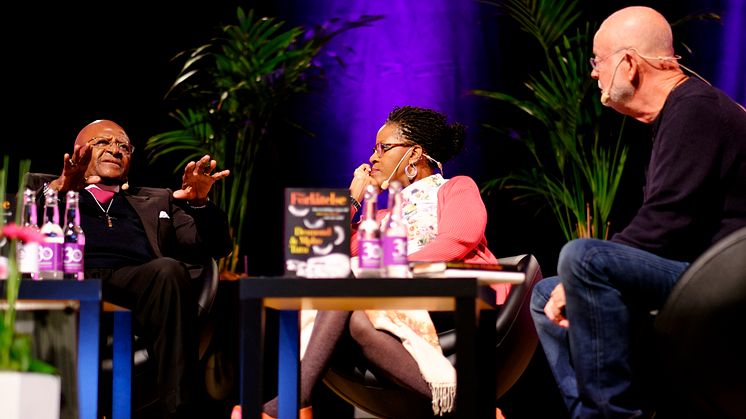 Desmond Tutu, Mpho Tutu och K G Hammar i samtal under Bokmässan 2014