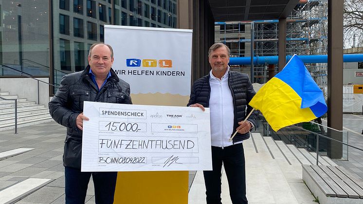 Wolfram Kons (Charity Gesamtleiter RTL und Vorstand der „Stiftung RTL – Wir helfen Kindern e.V.“) und Kent Hahne (Founder der Apeiron Restaurant und Retail Management GmbH)