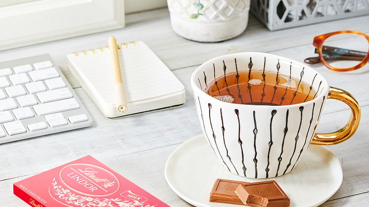 LINLIN 190 LINDOR_MILK_BARS_TEA_2019.jpg