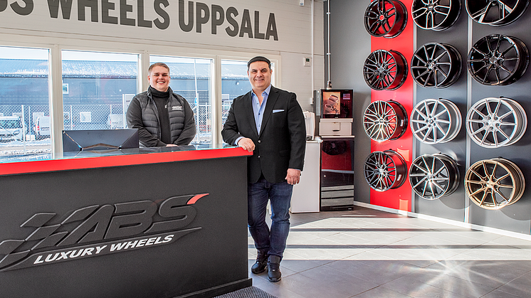 ABS Wheels Uppsala. Butiksansvarig Richard K. till vänster i bild och VD Andie Lahdo till höger.