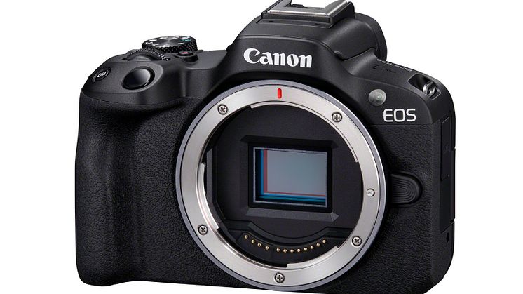 02_EOS R50_Black_FrontSlantLeft