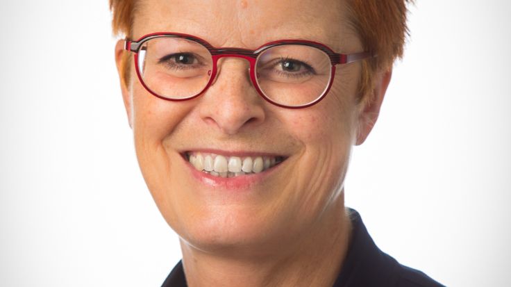 Stolt och glad ordförande för barn- och ungdomsutskottet i Nora kommun, Ulla Bergström (s).