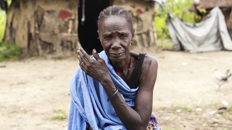 Marta Kangach bor i Jonglei, en av de värst drabbade delarna av Sydsudan. Hon har förlorat all sin boskap och skörd. Foto: Mark Njoroge/Oxfam