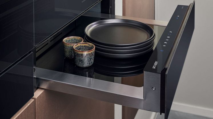 20769952_04_Siemens_iQ700_Backofenreihe_multifunktionale_Waermeschublade_2_300dpi