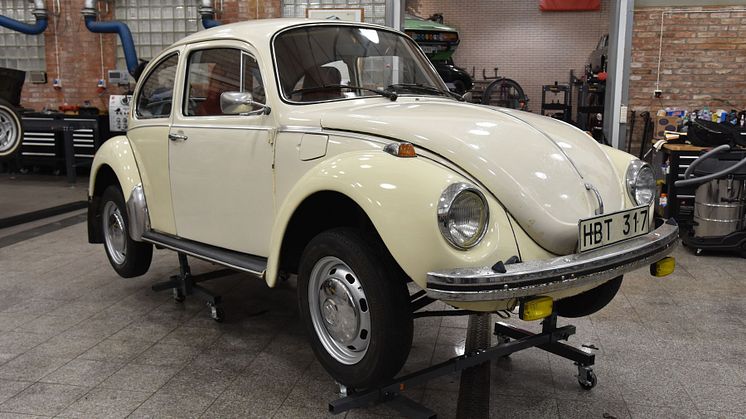 Verktygsboden och ”Mackan” får liv i en Volkswagen Typ 1, Bubbla, årsmodell 1974.