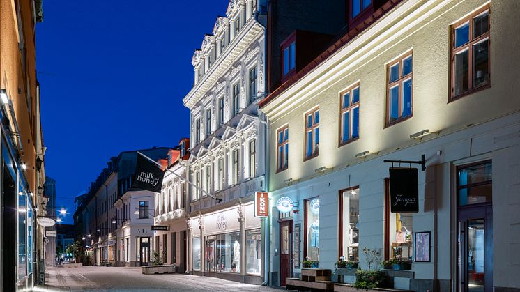 Ett exempel på Wallenstams ljussättningsprojekt inom Vallgraven i Göteborg är Vallgatan 27 i kvarteret Victoria.