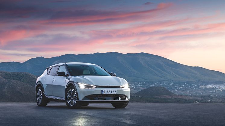 Med en rækkevidde op til 528 km, en enestående ydeevne og ultrahurtig opladning redefinerer EV6 betydningen af elektrisk mobilitet