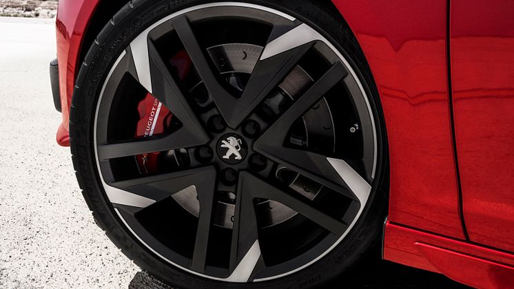 308 GTi by PEUGEOT SPORT: HOT HATCH