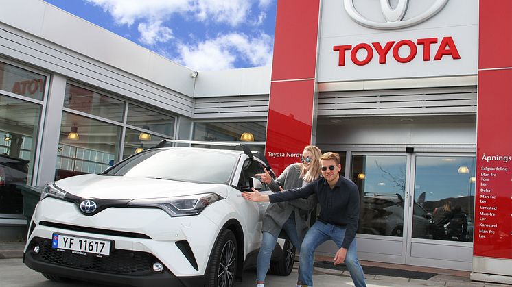 Marianne Sæther og Christoffer Heim sikret seg nye Toyota C-HR