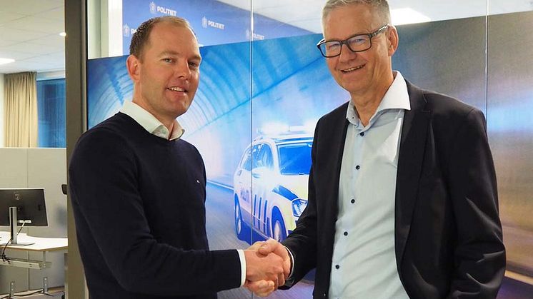 Fra venstre:  Sondre Andersen, fagdirektør i Politiets IT-enhet og Allan M. Bjørnstad, salgs- og markedsdirektør NetNordic Norway