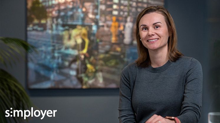 HR- och arbetsrättsexpert Natalia Björkman på Simployer ser att partnerna i 2023 års avtalsrörelse är långt ifrån varandra och spår den slutgiltiga löneökningen.