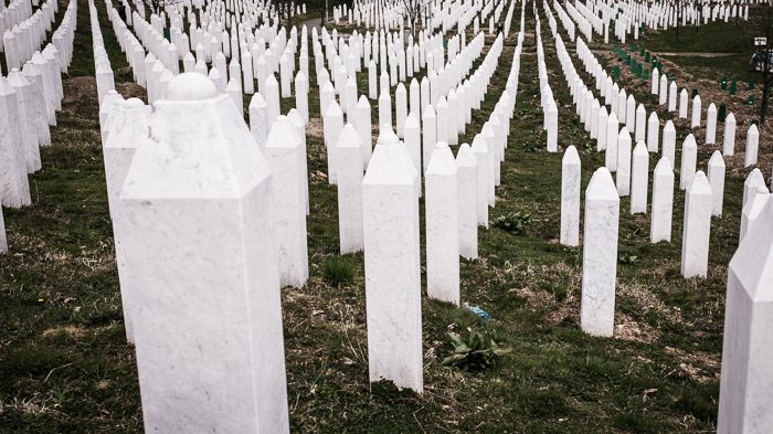 Prominenta talare när offren för folkmordet i Srebrenica hedras 