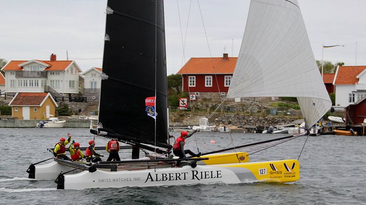 Håkan Svensson från Cape Crow Yacht Club  satte nytt hastighetsrekord runt Tjörn med sin M32. Foto Per-Magnus Bäckman