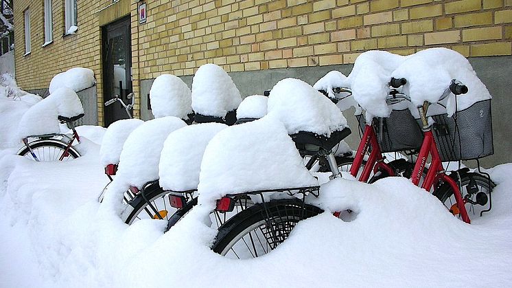 Oskyddade och insnöade cyklar inspirerade Dooman Teknik till ny modell av Cykelgarage.