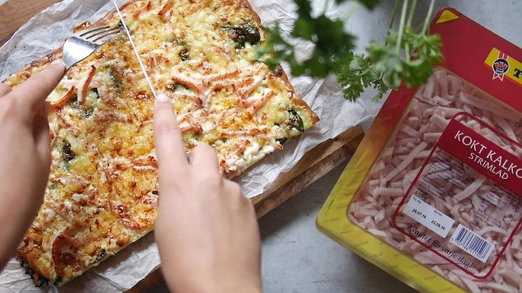 Tulip pizza med strimlad kalkon