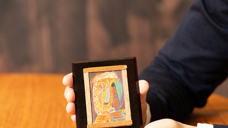 Asger Jorn- Uden titel, ca. 1944-45. Usign. Olie på plade indrammet med krydsfiner. 9 x 6,5. Lysmål 7,5 x 5...jpg