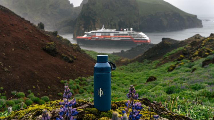 20240531_HX BOTTLE_HighRes_Outdoor_KayFochtmann-2.jpg