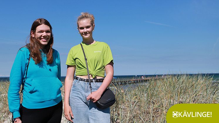 Victoria Olsson och Tilde Andersson sommarpraktiserade som strandvärdar 2020.