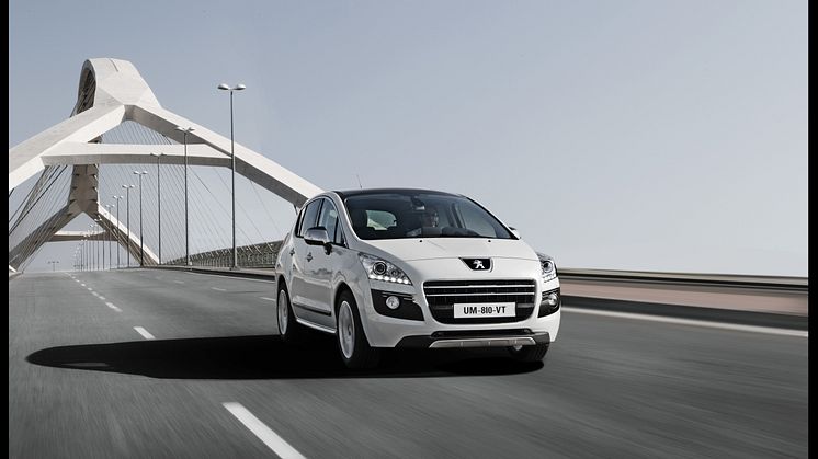 Nu finns världens första dieselhybrid, 3008 HYbrid4, i Sverige!