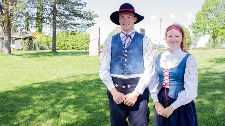 Magnus Pollack och Elin Håll är 2018 års kransmas och kranskulla. Foto: Vansbrosimningen