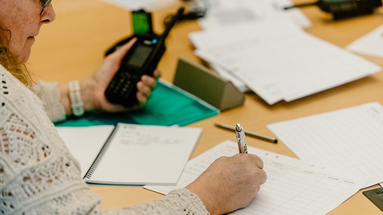 En stabsassistent har stenkoll på informationen i staben.
