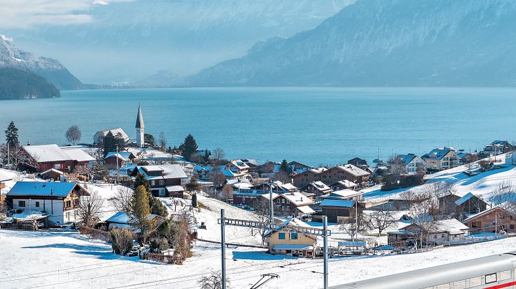 ICE in Faulensee im Berner Oberland (c) Swiss Travel System AG; Fotograf Tobias Ryser
