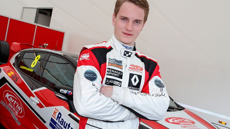 Finländaren Ilmari Korpivaara kör Renault Clio Cup på hemmaplan i helgen. Foto: Tony Welam/STCC