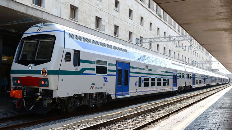 納入する二階建て車両
