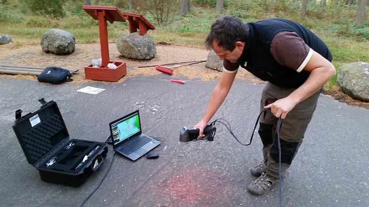 För att utveckla ett digitalt arbetssätt inom kulturmiljövården dokumenteras nu hällristningar med hjälp av 3D-teknik. Foto: Länsstyrelsen.